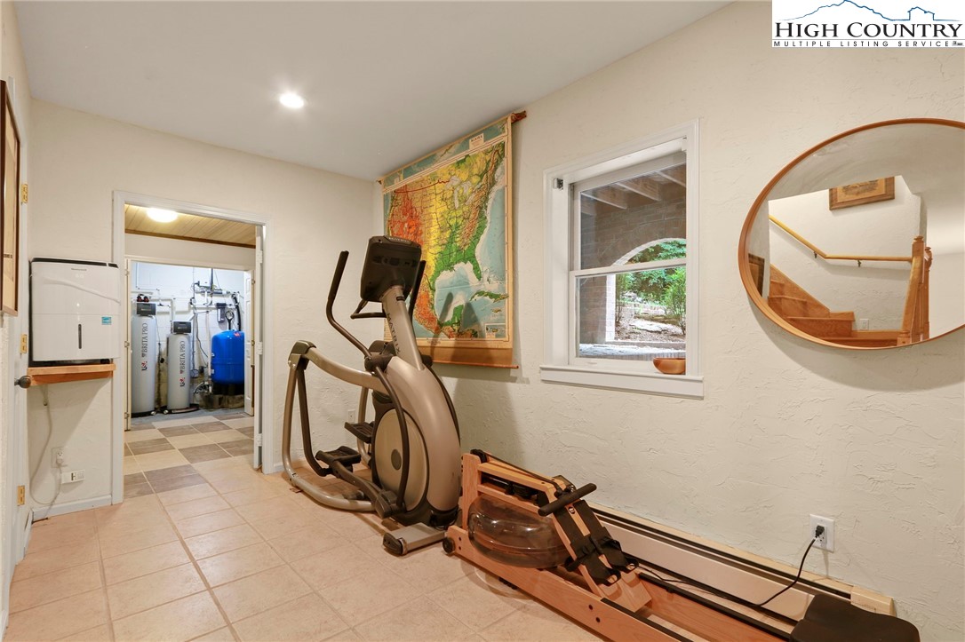 Blowing Rock, North Carolina 28605, United States, 3 Bedrooms Bedrooms, ,4 BathroomsBathrooms,Residential,Active,193821