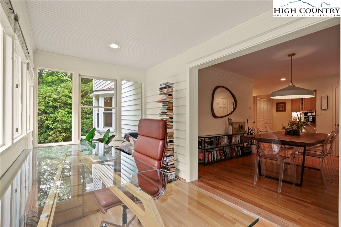 Blowing Rock, North Carolina 28605, United States, 3 Bedrooms Bedrooms, ,4 BathroomsBathrooms,Residential,Active,193821