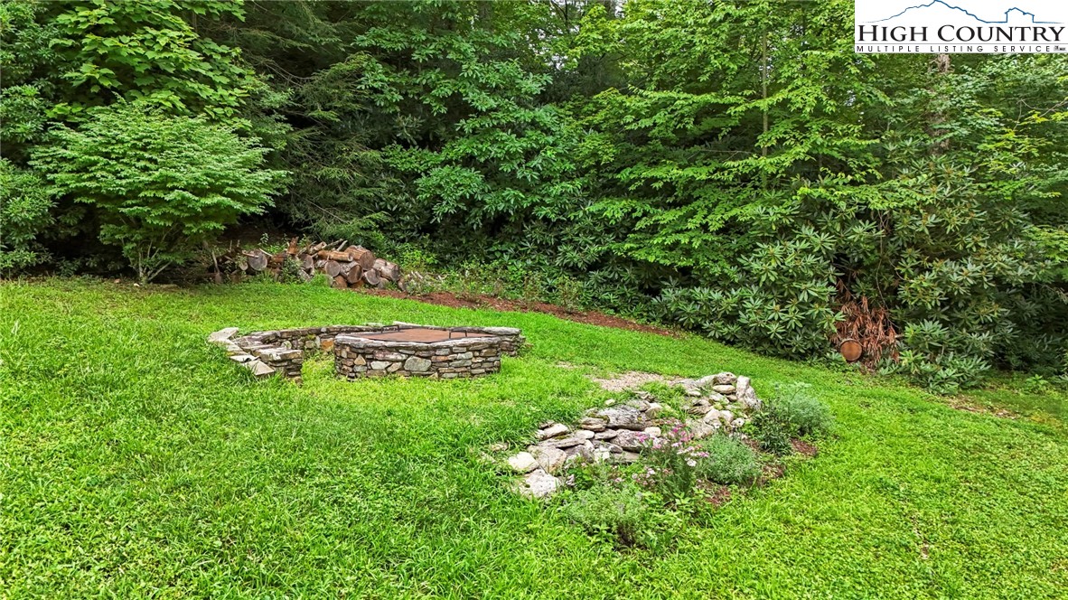 Blowing Rock, North Carolina 28605, United States, 3 Bedrooms Bedrooms, ,4 BathroomsBathrooms,Residential,Active,193821