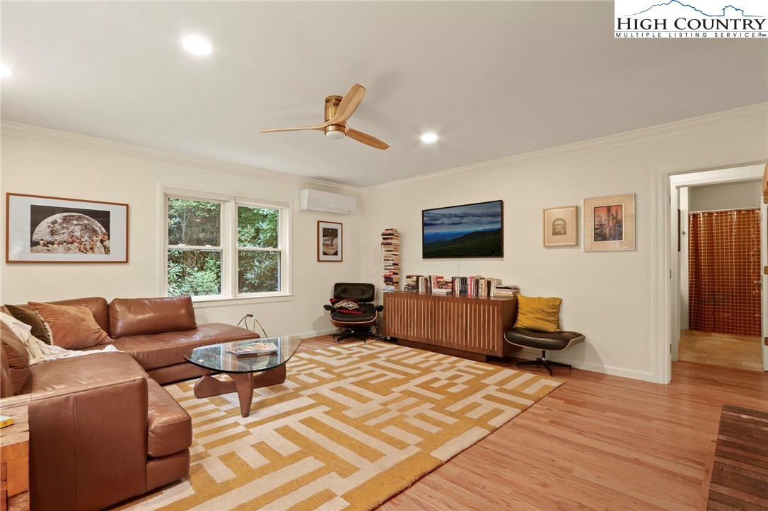 Blowing Rock, North Carolina 28605, United States, 3 Bedrooms Bedrooms, ,4 BathroomsBathrooms,Residential,Active,193821