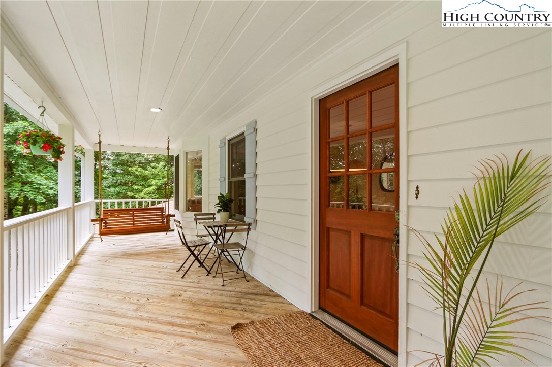 Blowing Rock, North Carolina 28605, United States, 3 Bedrooms Bedrooms, ,4 BathroomsBathrooms,Residential,Active,193821