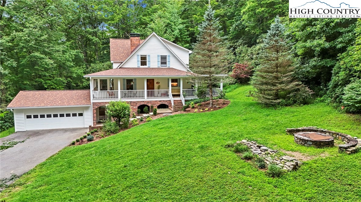 Blowing Rock, North Carolina 28605, United States, 3 Bedrooms Bedrooms, ,4 BathroomsBathrooms,Residential,Active,193821