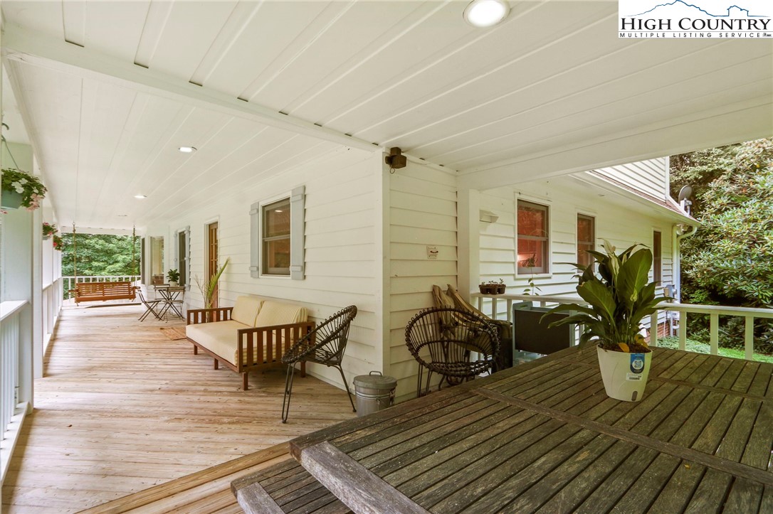 Blowing Rock, North Carolina 28605, United States, 3 Bedrooms Bedrooms, ,4 BathroomsBathrooms,Residential,Active,193821