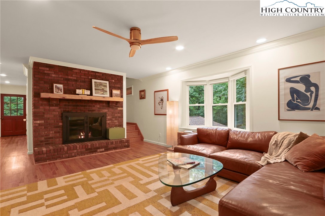 Blowing Rock, North Carolina 28605, United States, 3 Bedrooms Bedrooms, ,4 BathroomsBathrooms,Residential,Active,193821