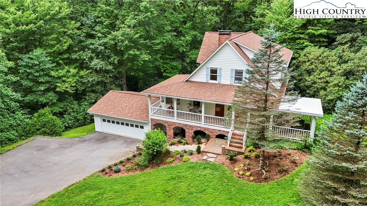 Blowing Rock, North Carolina 28605, United States, 3 Bedrooms Bedrooms, ,4 BathroomsBathrooms,Residential,Active,193821