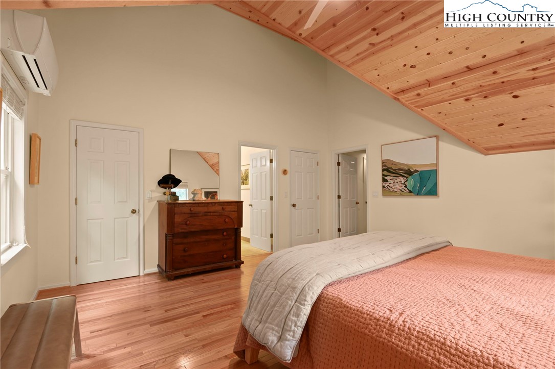 Blowing Rock, North Carolina 28605, United States, 3 Bedrooms Bedrooms, ,4 BathroomsBathrooms,Residential,Active,193821