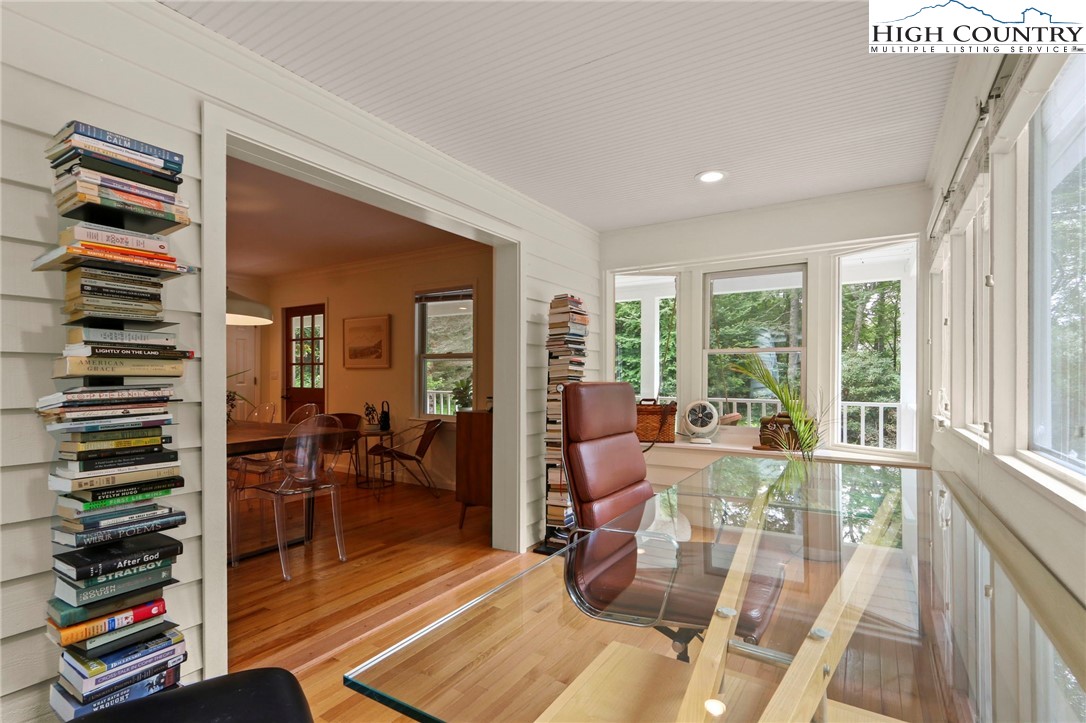 Blowing Rock, North Carolina 28605, United States, 3 Bedrooms Bedrooms, ,4 BathroomsBathrooms,Residential,Active,193821