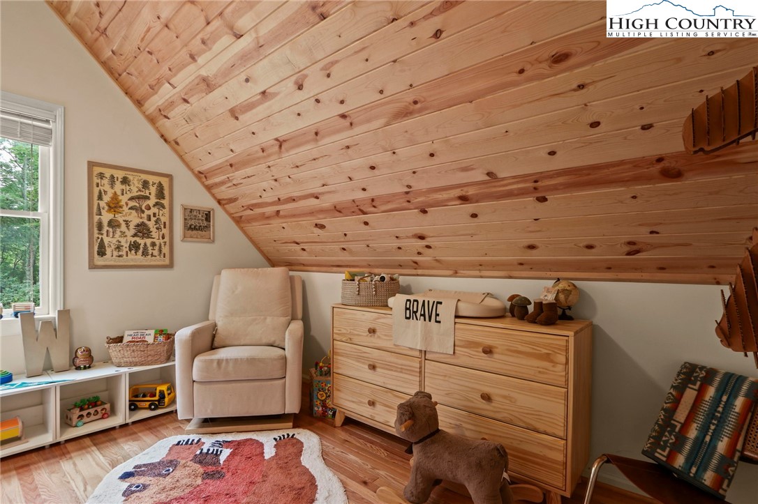 Blowing Rock, North Carolina 28605, United States, 3 Bedrooms Bedrooms, ,4 BathroomsBathrooms,Residential,Active,193821