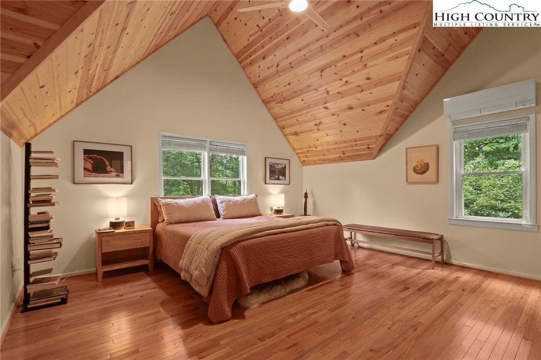 Blowing Rock, North Carolina 28605, United States, 3 Bedrooms Bedrooms, ,4 BathroomsBathrooms,Residential,Active,193821