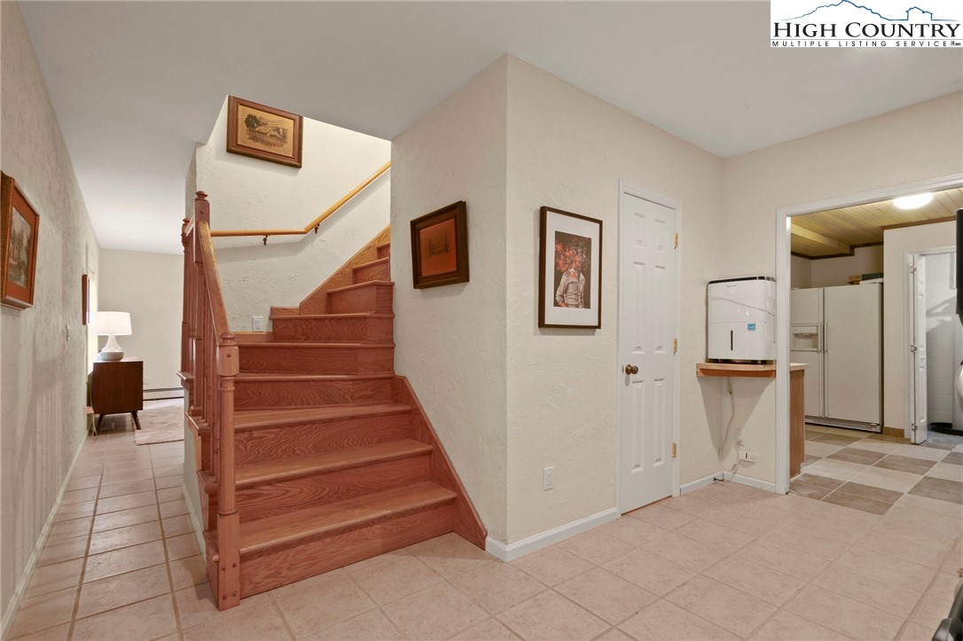 Blowing Rock, North Carolina 28605, United States, 3 Bedrooms Bedrooms, ,4 BathroomsBathrooms,Residential,Active,193821