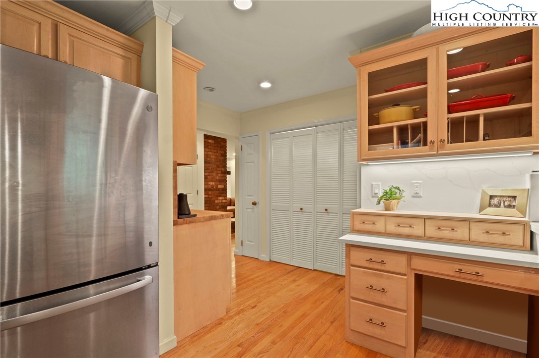 Blowing Rock, North Carolina 28605, United States, 3 Bedrooms Bedrooms, ,4 BathroomsBathrooms,Residential,Active,193821