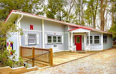 Photo of 12 Yarrow Loop, Newland, NC 28657 (MLS # 259252)