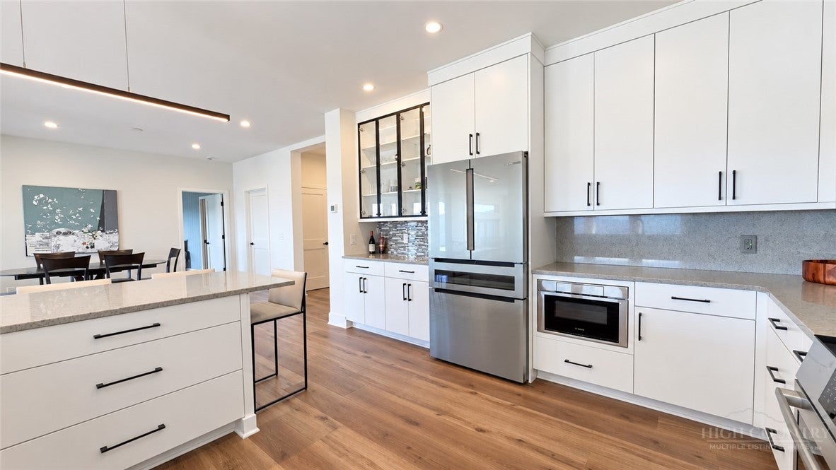 1073 Wonderland Trail B