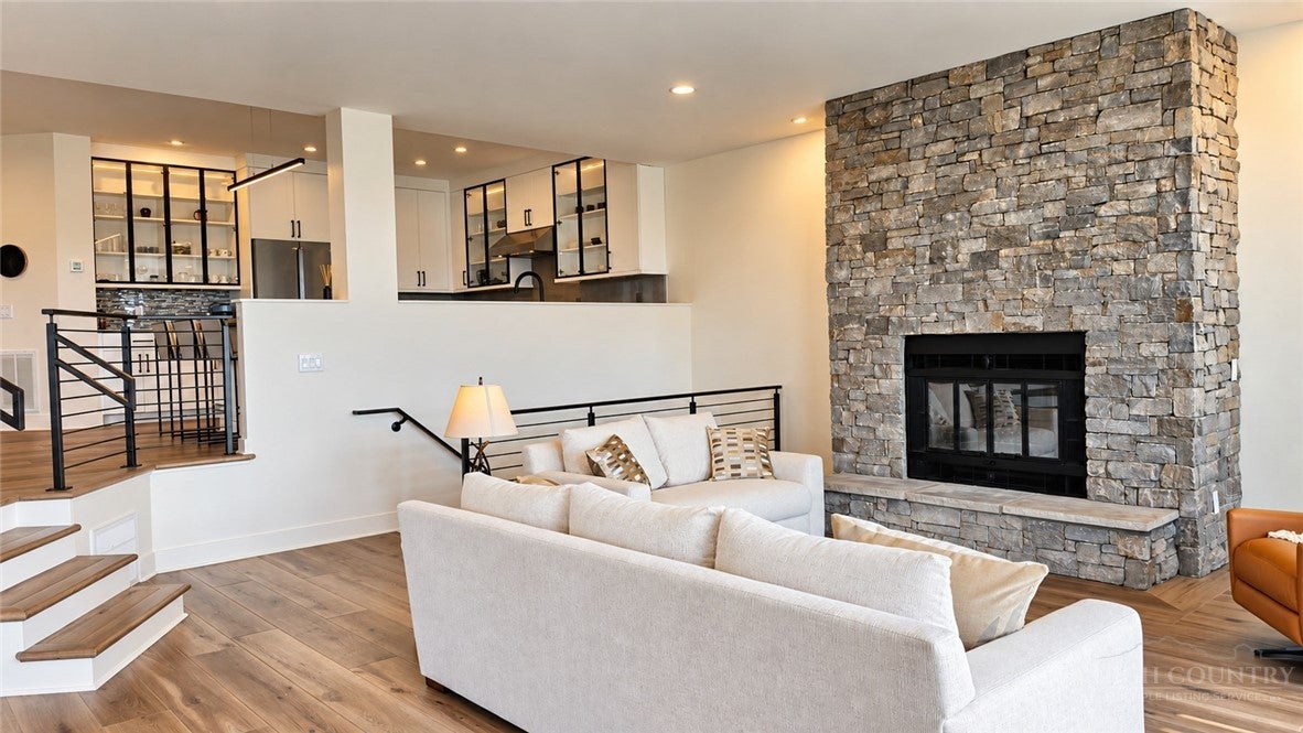 1073 Wonderland Trail B