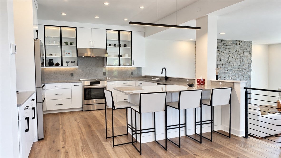 1073 Wonderland Trail B