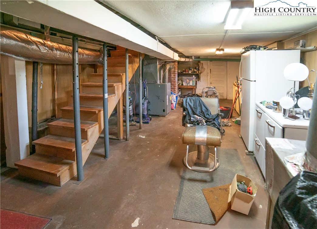 Elk Park, North Carolina 28622, United States, 3 Bedrooms Bedrooms, ,1 BathroomBathrooms,Residential,Active,231060