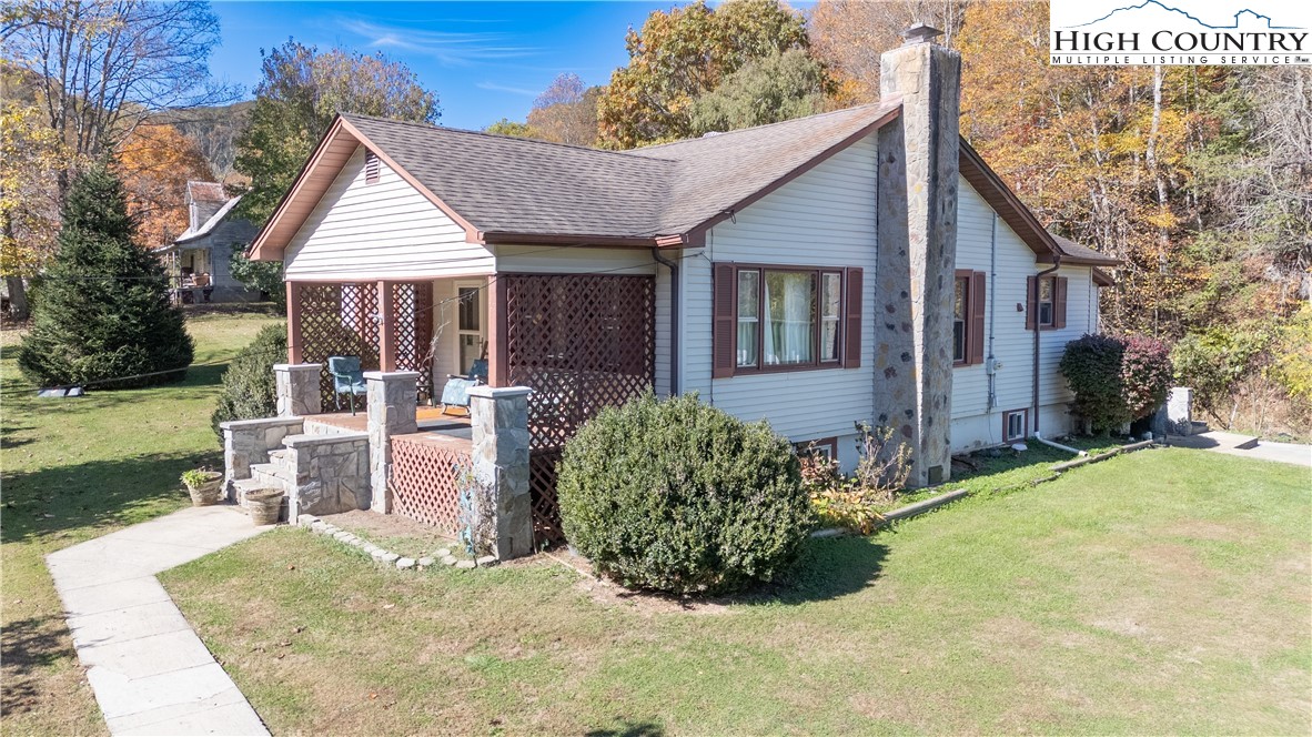 Elk Park, North Carolina 28622, United States, 3 Bedrooms Bedrooms, ,1 BathroomBathrooms,Residential,Active,231060