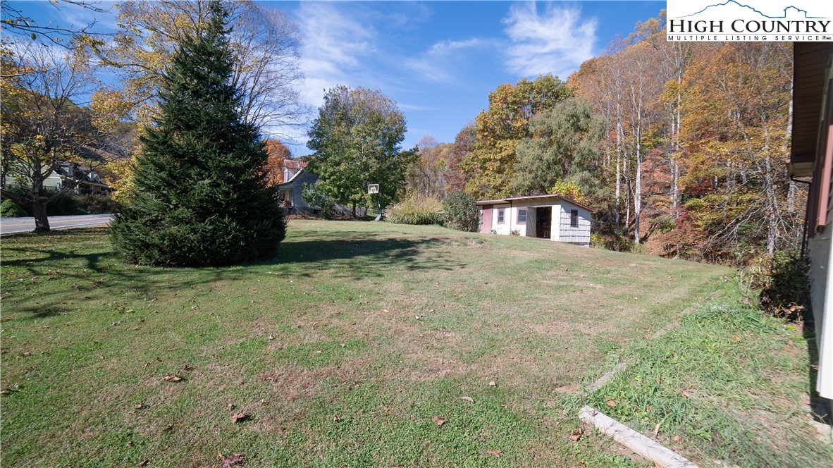 Elk Park, North Carolina 28622, United States, 3 Bedrooms Bedrooms, ,1 BathroomBathrooms,Residential,Active,231060