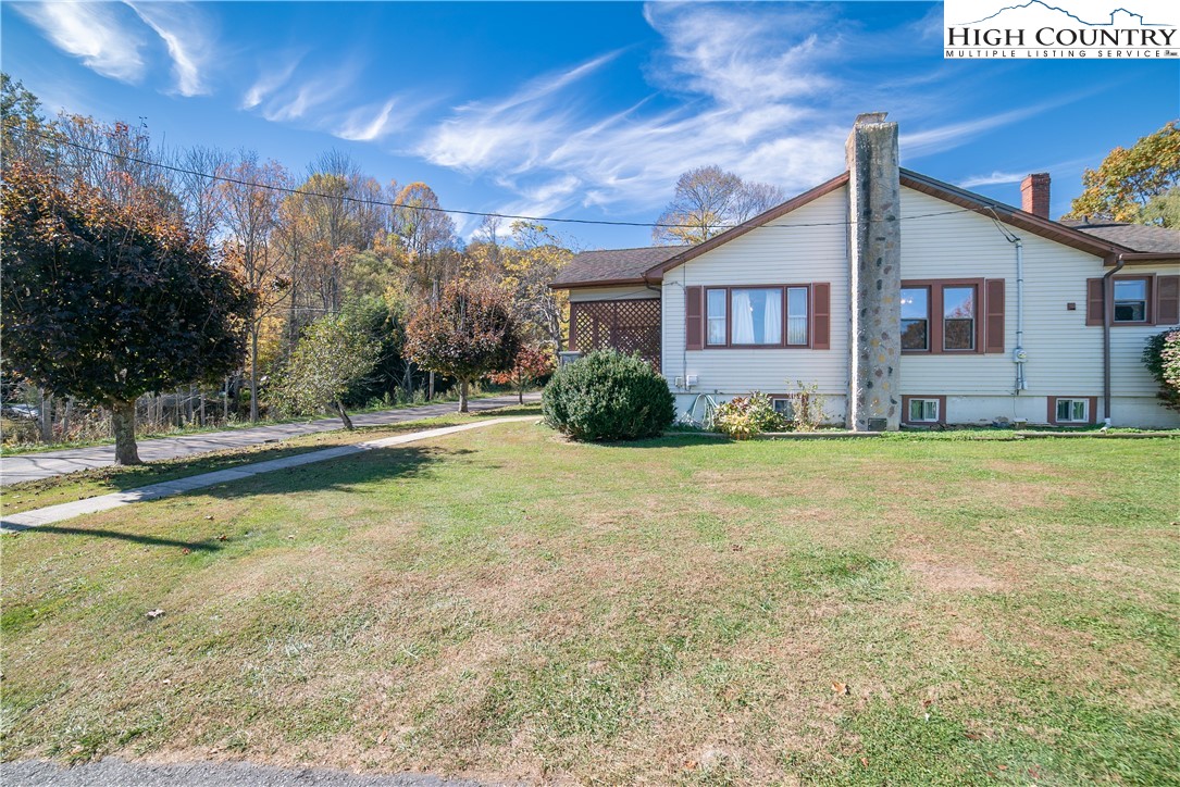 Elk Park, North Carolina 28622, United States, 3 Bedrooms Bedrooms, ,1 BathroomBathrooms,Residential,Active,231060