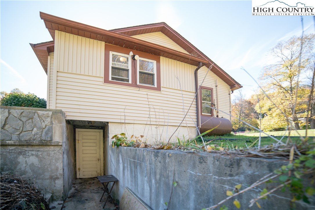 Elk Park, North Carolina 28622, United States, 3 Bedrooms Bedrooms, ,1 BathroomBathrooms,Residential,Active,231060