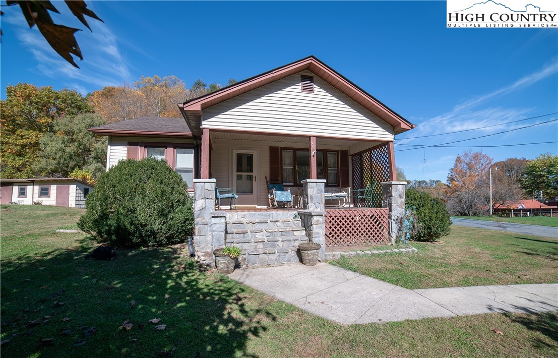 Elk Park, North Carolina 28622, United States, 3 Bedrooms Bedrooms, ,1 BathroomBathrooms,Residential,Active,231060