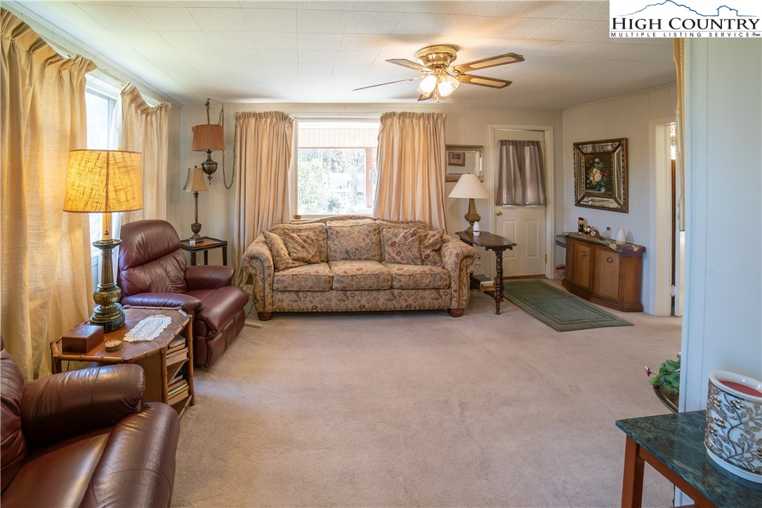 Elk Park, North Carolina 28622, United States, 3 Bedrooms Bedrooms, ,1 BathroomBathrooms,Residential,Active,231060