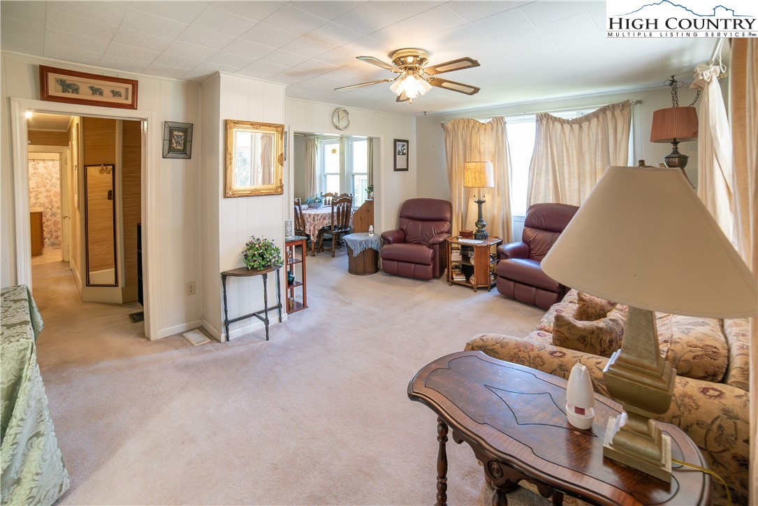 Elk Park, North Carolina 28622, United States, 3 Bedrooms Bedrooms, ,1 BathroomBathrooms,Residential,Active,231060