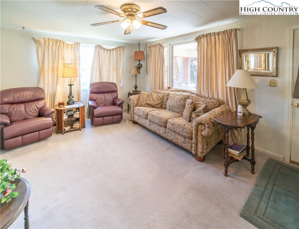 Elk Park, North Carolina 28622, United States, 3 Bedrooms Bedrooms, ,1 BathroomBathrooms,Residential,Active,231060