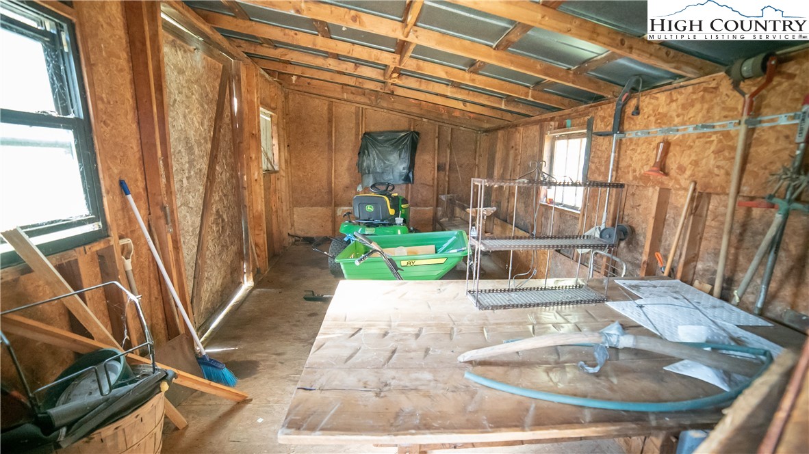 Elk Park, North Carolina 28622, United States, 3 Bedrooms Bedrooms, ,1 BathroomBathrooms,Residential,Active,231060