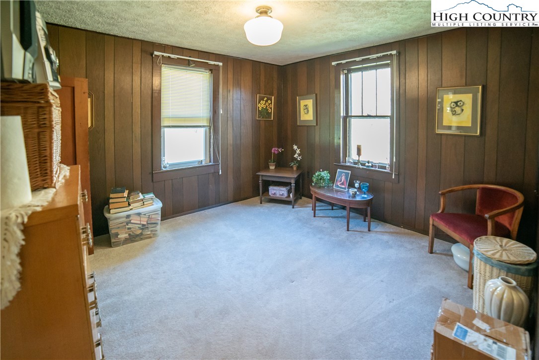 Elk Park, North Carolina 28622, United States, 3 Bedrooms Bedrooms, ,1 BathroomBathrooms,Residential,Active,231060