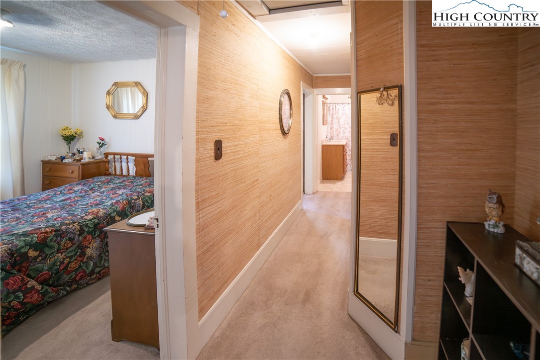 Elk Park, North Carolina 28622, United States, 3 Bedrooms Bedrooms, ,1 BathroomBathrooms,Residential,Active,231060