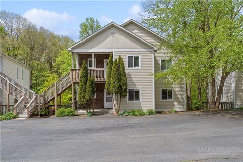 Photo of 174 Evergreen Springs Court #301, Blowing Rock, NC 28605 (MLS # 261919)