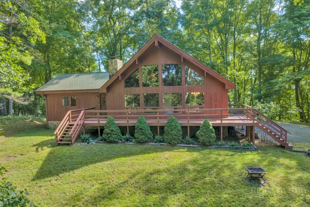 579 River Ridge