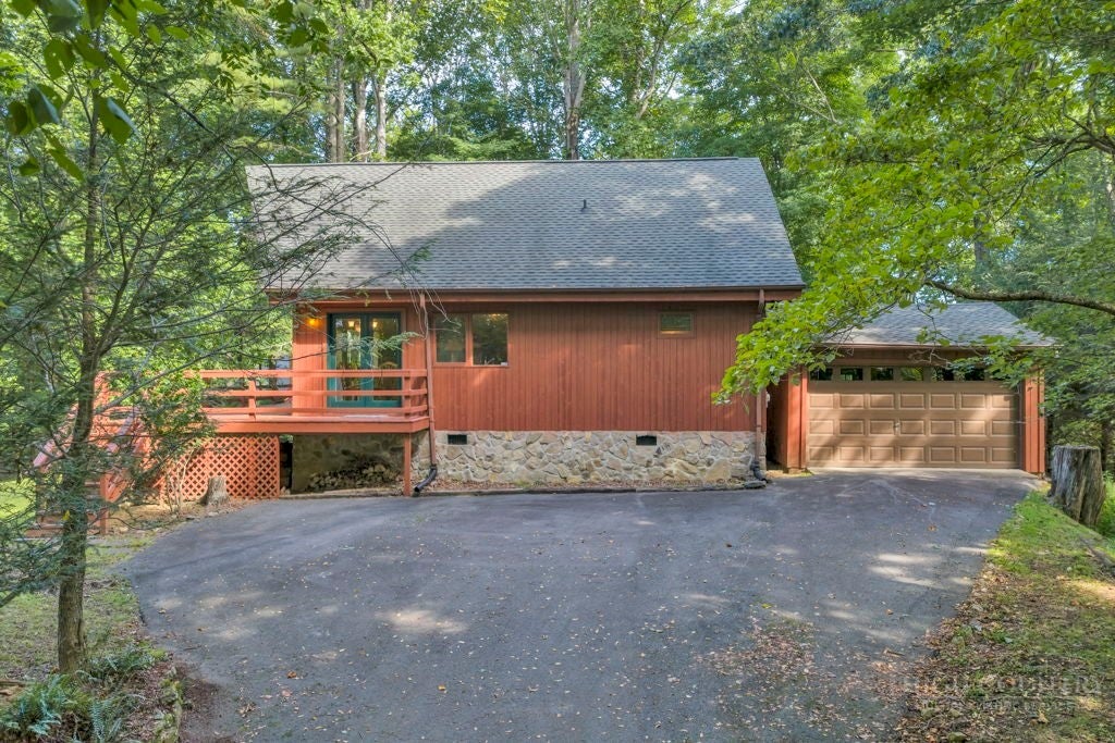 579 River Ridge