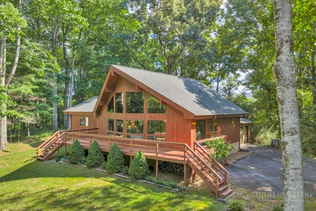579 River Ridge