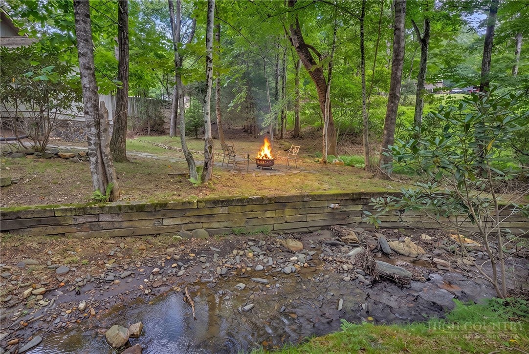 216 Stonebridge Lane
