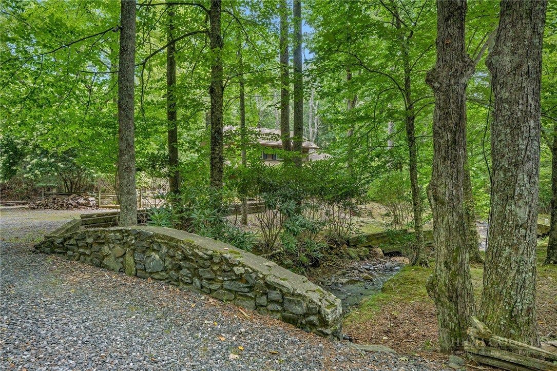 216 Stonebridge Lane