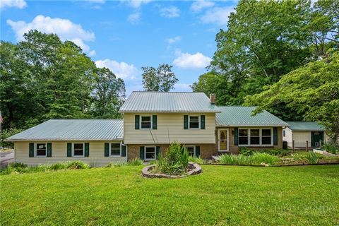 Photo of 945 Seven Oaks Road, Boone, NC 28607 (MLS # 262726)