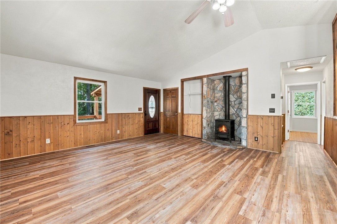 843 Oak Tree Lane