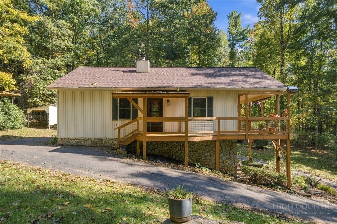 843 Oak Tree Lane