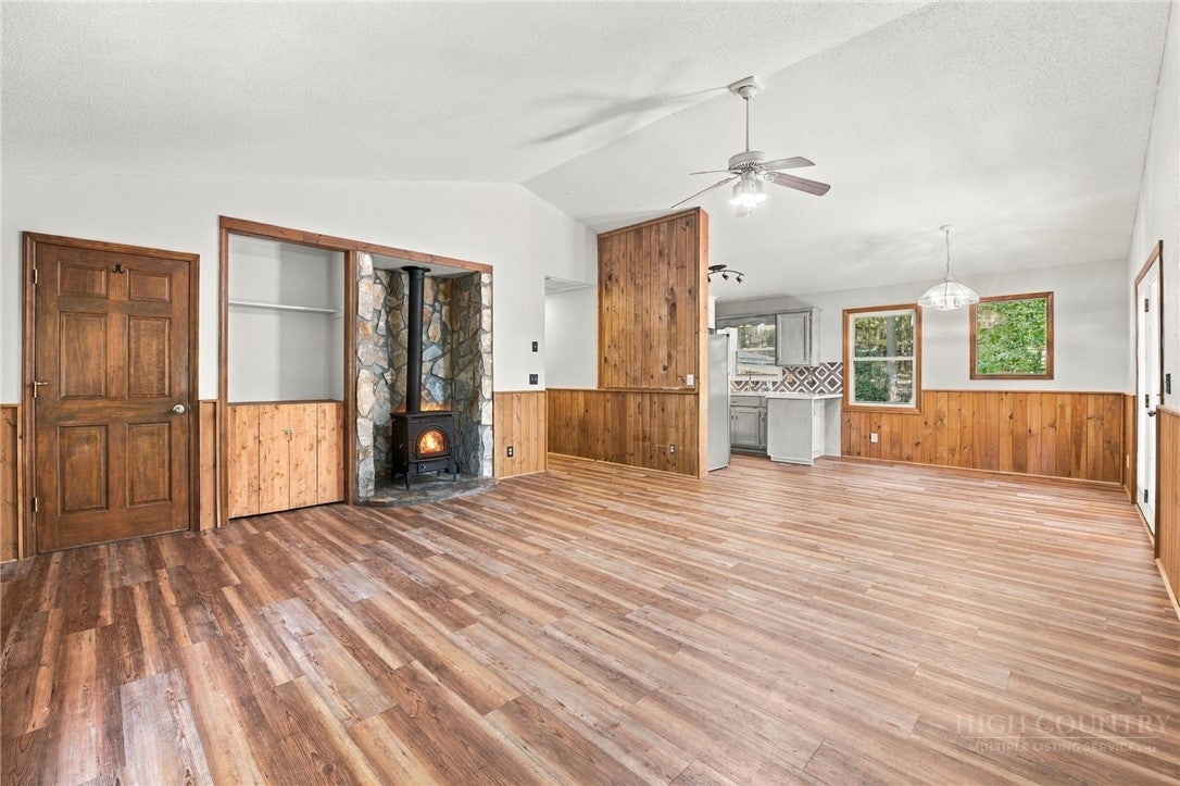 843 Oak Tree Lane