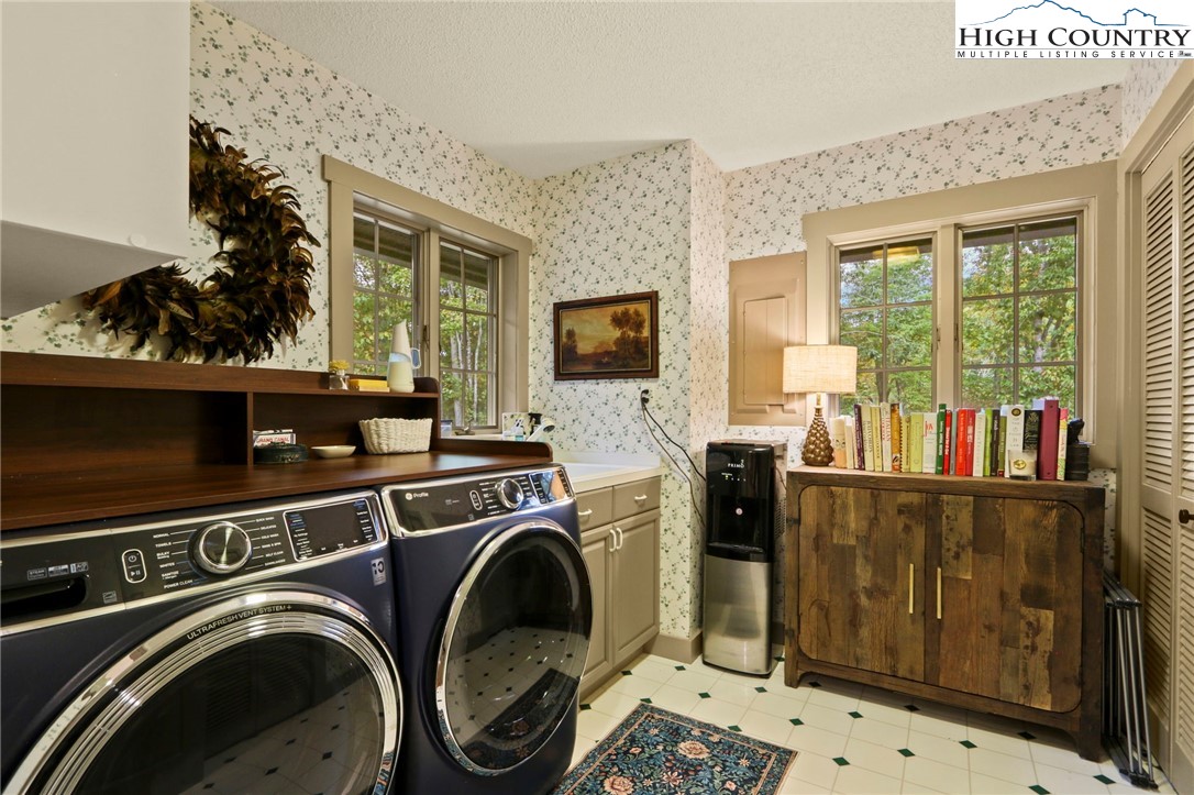 Vilas, North Carolina 28692, United States, 3 Bedrooms Bedrooms, ,4 BathroomsBathrooms,Residential,Active,228551