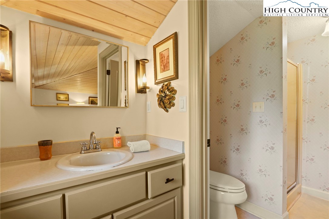 Vilas, North Carolina 28692, United States, 3 Bedrooms Bedrooms, ,4 BathroomsBathrooms,Residential,Active,228551