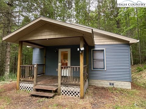 Photo of 70 Maudes Lane, Piney Creek, NC 28663 (MLS # 256401) Photo of 70 Maudes Lane, Piney Creek, NC 28663 (MLS # 256401)
