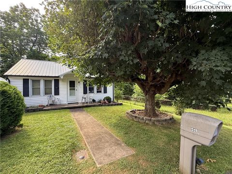 Photo of 511 Ridgecrest Avenue, West Jefferson, NC 28694 (MLS # 258161)