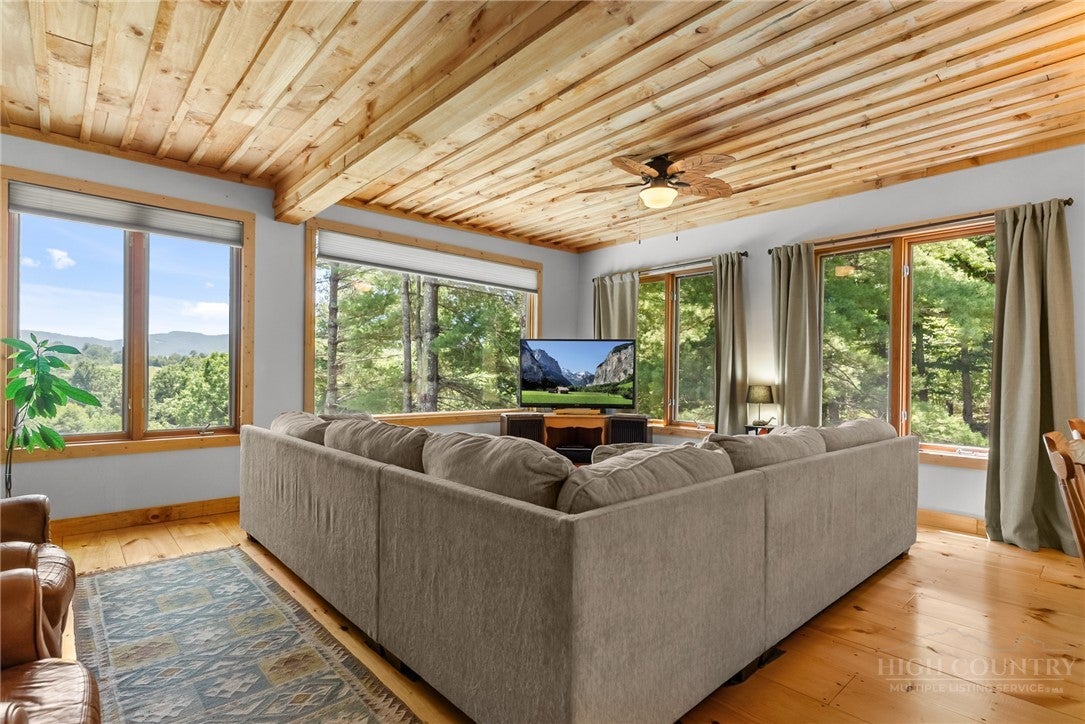 896 Alta Vista Lane