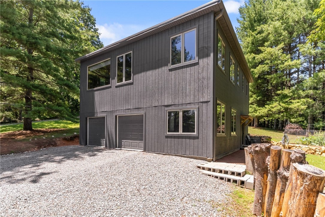 896 Alta Vista Lane