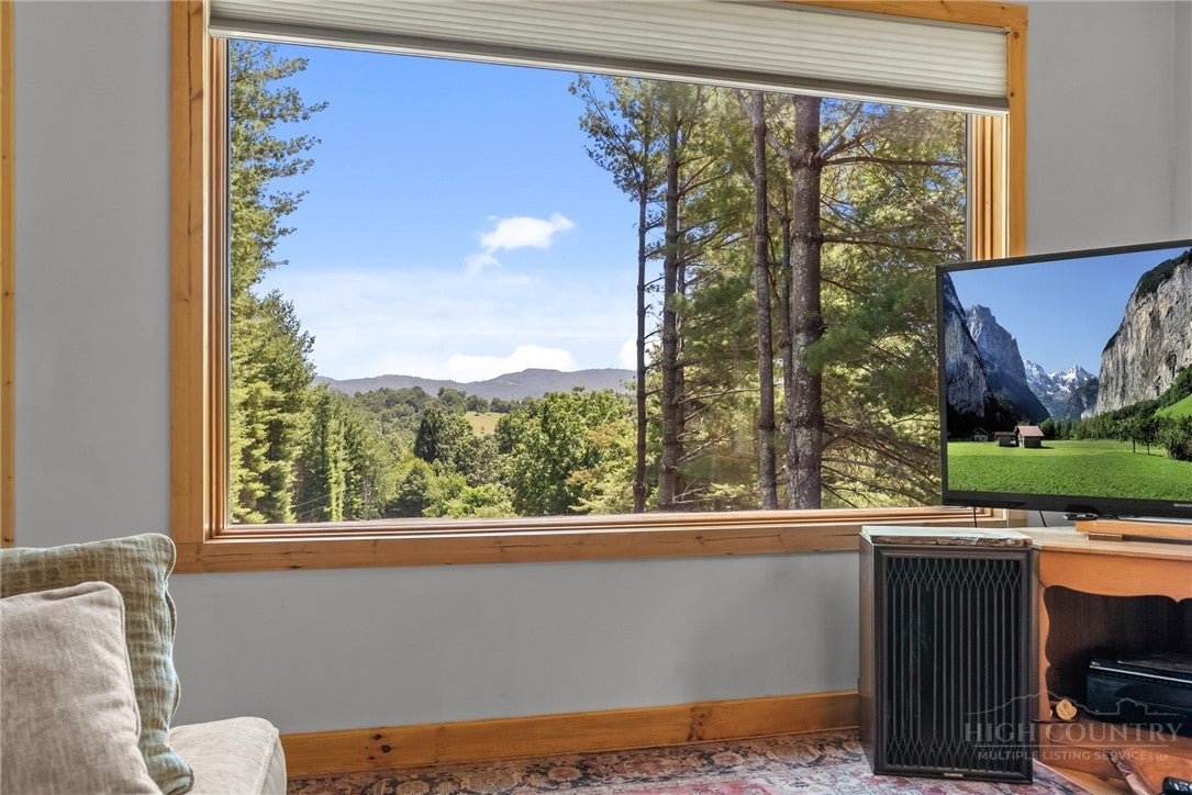 896 Alta Vista Lane