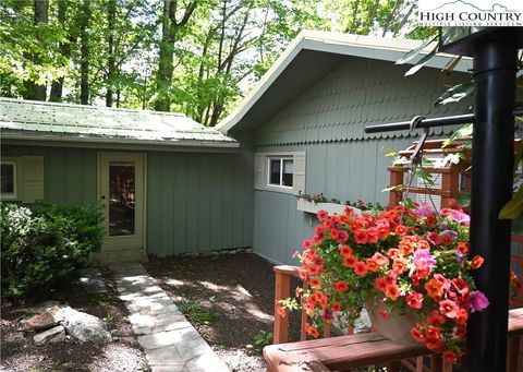 Photo of 220 Skyline Road, West Jefferson, NC 28694 (MLS # 255467)