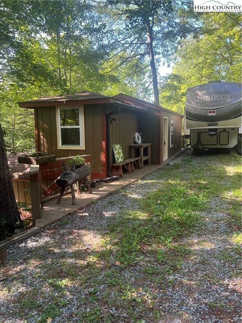 Photo of 21 Dogwood Lane, Newland, NC 28657 (MLS # 260651)
